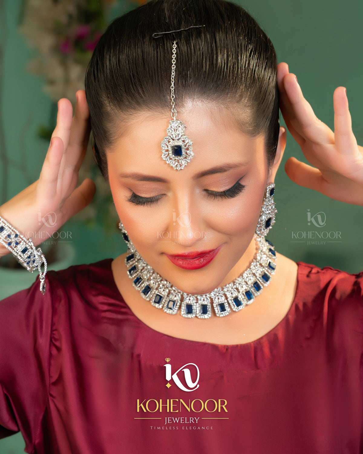 Stone Zircon ad set with bangles openable