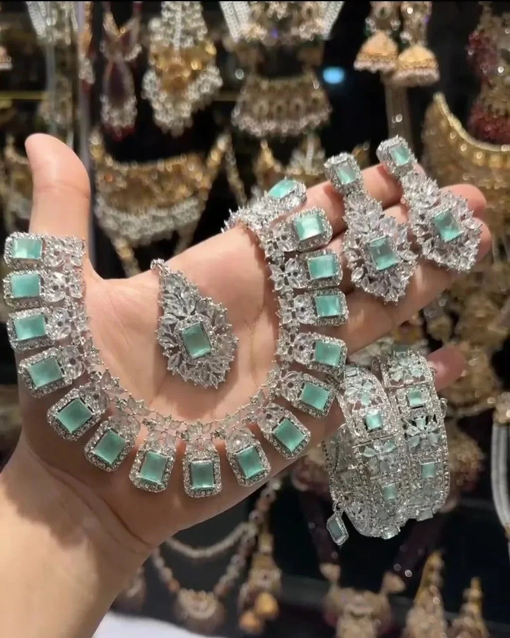 Stone Zircon ad set with bangles openable